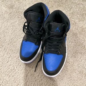 Jordan 1 mid black hyper royal size 8.5